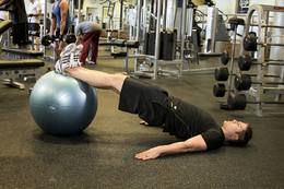 Curl femoral con fitball: posición inicial